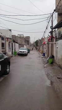 بيت 100 متر طابقين  قريب علئ الشارع يم أسواق أبو علي رقمي 07708646983