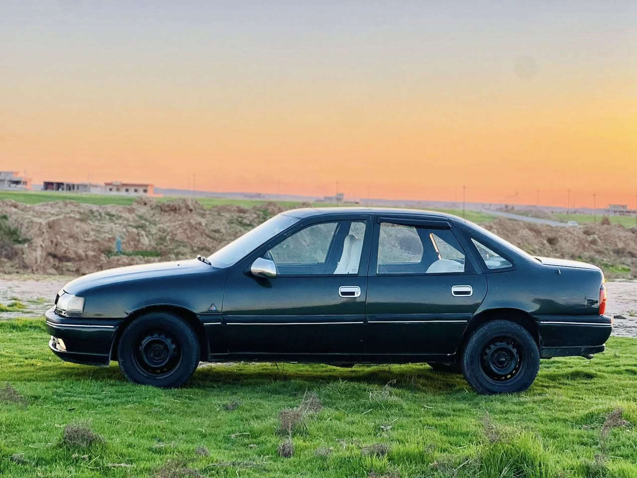 فكترا للبيع حجم 20 محرك كصه جديد كير بشرط صبغ جماليه رقم نينوى مسطره هزه جديده سنويه الى ٢٠٣١ فتحه سقف تريد تحويل تريد وكاله من الشرعي كابون بنزين مسجل قبل اسبوع السعر ٤٢ وبيها مجال سياره حلوه ***********
