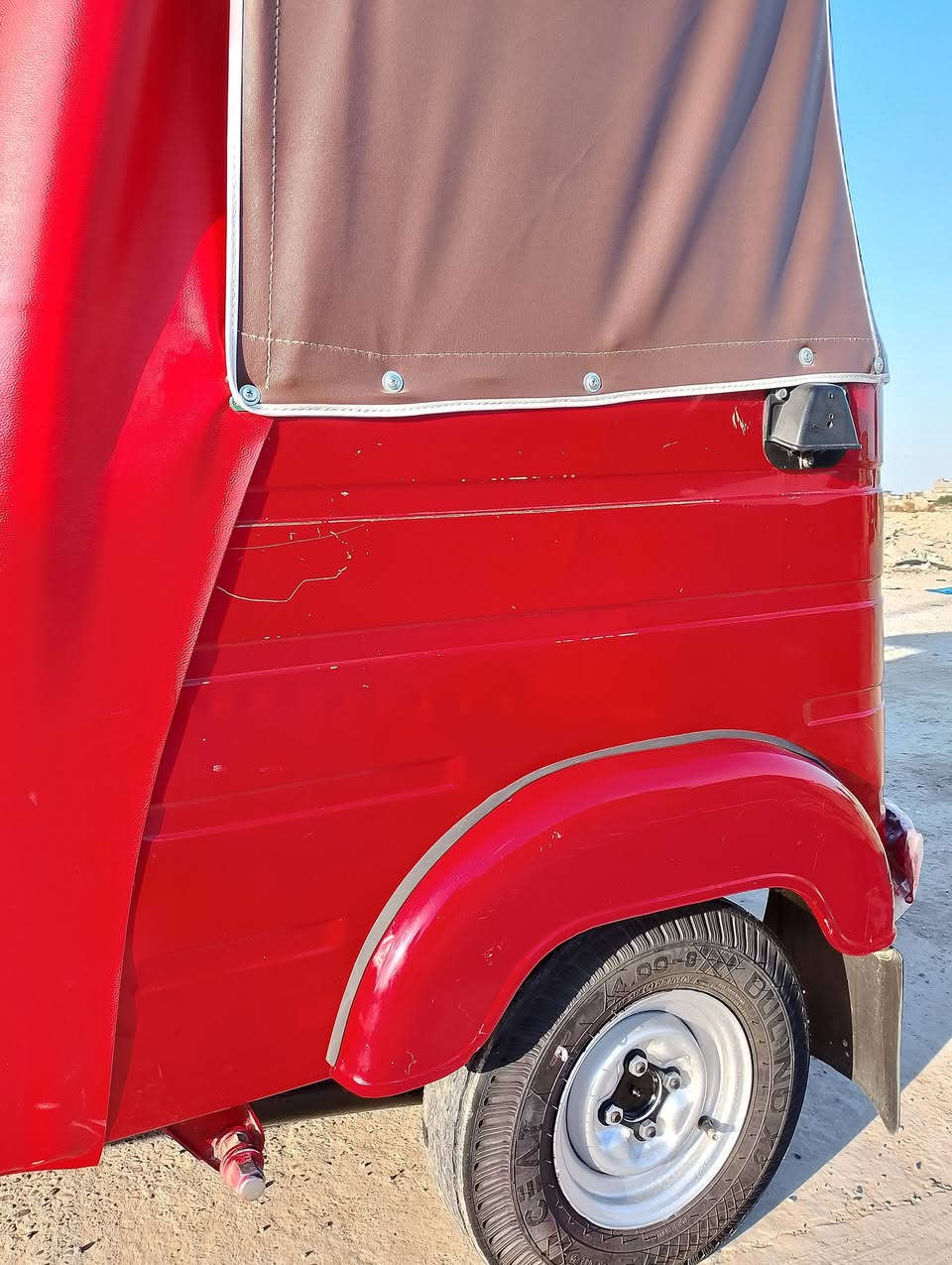 السلام عليكم موديل 20 شهر 12 رقم نكليزي تحويل ثاني يوم تكتك كفاله فقط معمر دوس تكتك جاهزة لل اخير مال جناي  مكاني بغداد حي النصر تقاطع حي البتول عارضهة 6700 بيهة مجال ***********
