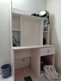 مكتب دراسي • جديد • نظيف