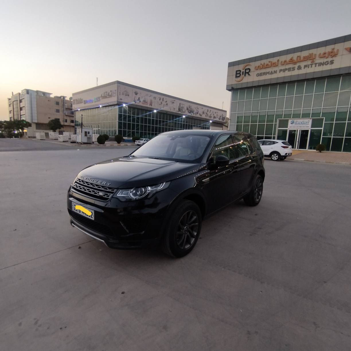 Land Rover discovery sport 2019
لاند ڕۆڤەر دیسکەڤەری سپۆرت خلیجی2019 فول مواسەفات بێ بۆیاخو بێ ساردو شوخت دەعامی بۆ دەعامی .سفری شەریکە دو سویچ 90هەزار کیلۆمەتر ڕۆشتوە گێڕو مەکینەی لۆکەو نەکراوەتەوەمەکینە 2.0 بەنزین سەنەویو هەمو شتێکی نوێیە بە ناوی خۆمەوەیە

لاند روفر دیسکفری سپورت 2019 خلیجی وکالە شريکە سردار سیارە مکفول من ای ضرر و حادث ماشی 90 کم محرك نضیف ما مفتوح سنویە جدید *********** السليمانية, العراق
