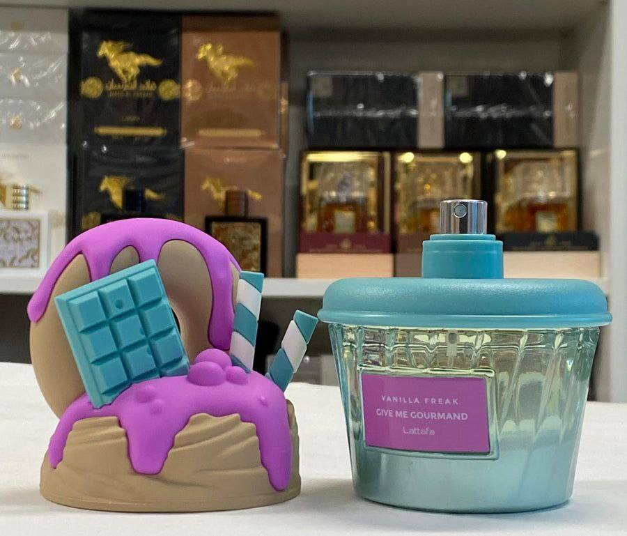 عطر فانيلا فريك للنساء Vanilla Freak  75 ml 🪸🐬
عطر فانيلا فريك للنساء من Lattafa عطر شرقي - فانيليا صدر عام 2025.
عطر فانيلا فريك للنساء من Lattafa النوتات العطرية: إفتتاحية العطر الكاب كيك; قلب العطر اللوز, السكر, كريمة الخفق و القرفة; قاعدة العطر تتكون من الفانيليا, الزبد و المسك.
يدوم 6-8 ساعات ويبقى فترة اطول على الملابـس ✨

توصيل لجميع محافظات العراق 📦
للطلب ارسال رسالة في خاص📩
#explore
#explorepage
#fyp


**إذا كنت صاحب هذا الإعلان وتريد حذفه لأي سبب، رجاءا أرسل رسالة إلى الدعم الفني**