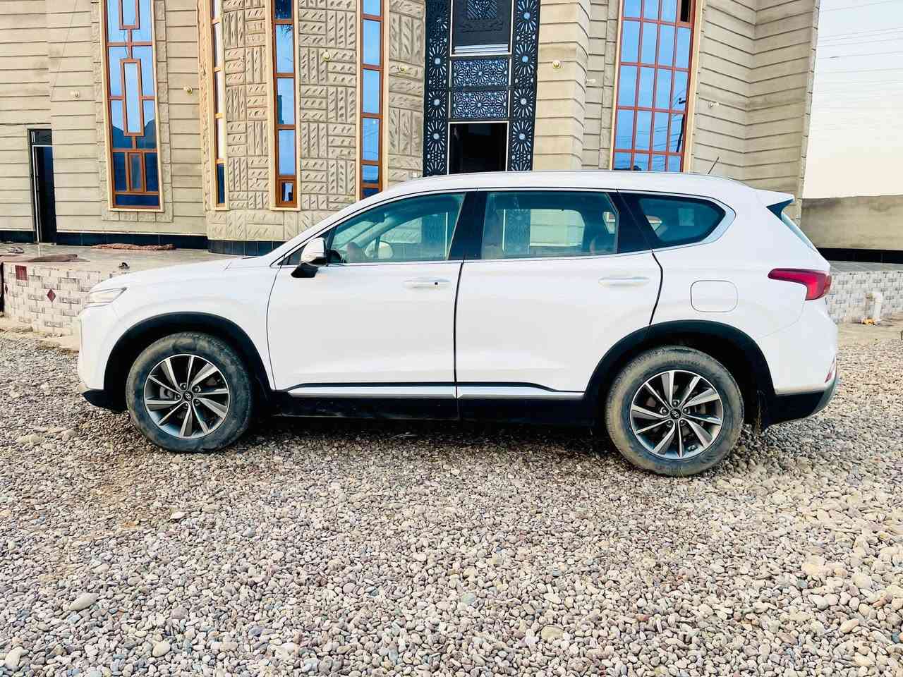 السلام عليكم سنتافي للبيع 
موديل 2019
كوري خليجي
سبعه راكب بصمه مري شفط فول موصفات 
محرك 4 2500
خلين بدون ضرر شرط التحويل  
 السعرر 215 بيه مجال 
الاتصال عل رقم 
***********
