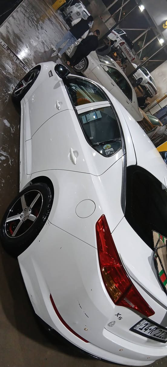 السلام عليكم  k5 للبيع وارد كوري محرك ٢٠٠٠ مجفت شغل درجة اولى ، رقم بصرة انكليزي بأسمي  شرط التحويل . تبريد ثلج بيها قطعتين صبغ باب وجاملغ فقط بيها طخه خفيفه كلش بالحوض مال الصندوك والباقي كفاله السيارة جاهزة وما ناقصه اي شي ونصبته كلش حلوه  السعر ١٠٥ وبيها مجال ان شاء الله 
*********** متوفر واتساب ايضاً البصرة, العراق
