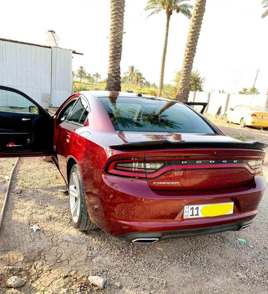 جارجر موديل 2020 فول فتحة وباقي المواصفات محرك ٦ سلندر رقم بغداد الجديد حادثها كلش بسيط وبدون ايرباك فقط هلال جاملغ خلفي ونرش جاملغ وباب ملاون وياه نرش وباب كلير  بدون حادث وحسبهن ٣ قطع حته لاتعبك كير محرك كفالة سيارة بجم كبس قطرة صبغ مبي وشادلها ويل مأوية وبيها ملاحظات بسيطة ولمعتها اقوة من الصور مكاني بغداد ***********
