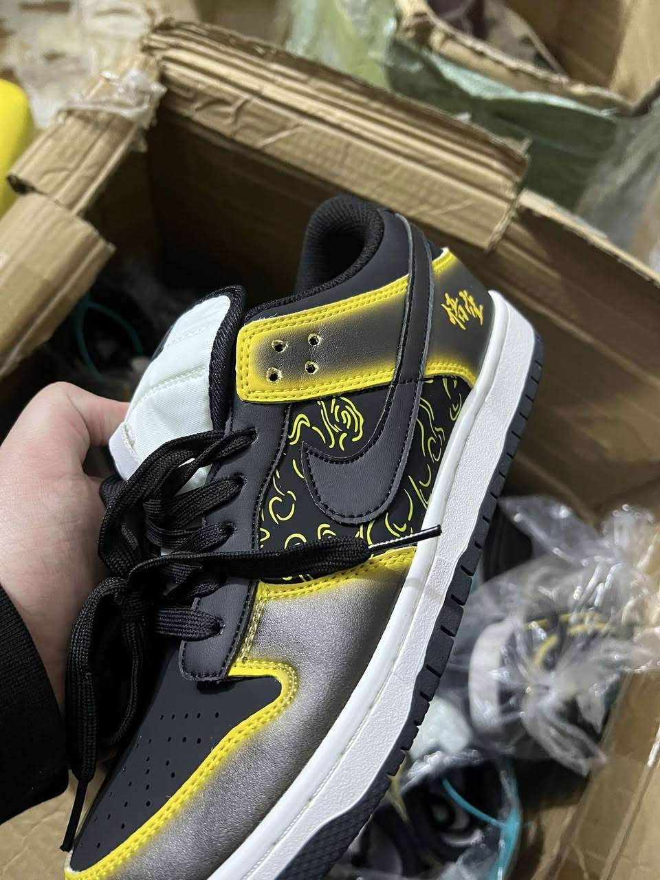 شلعة احذية مشكل موديلات مشكل قياسات
عدد 100 قطعة
سعر القطعة 7 الاف فقط
يعني الشلعة كاملة 700 الف

مكان بغداد الحسينية 
يوجد توصيل لجميع مناطق العراق
***********
