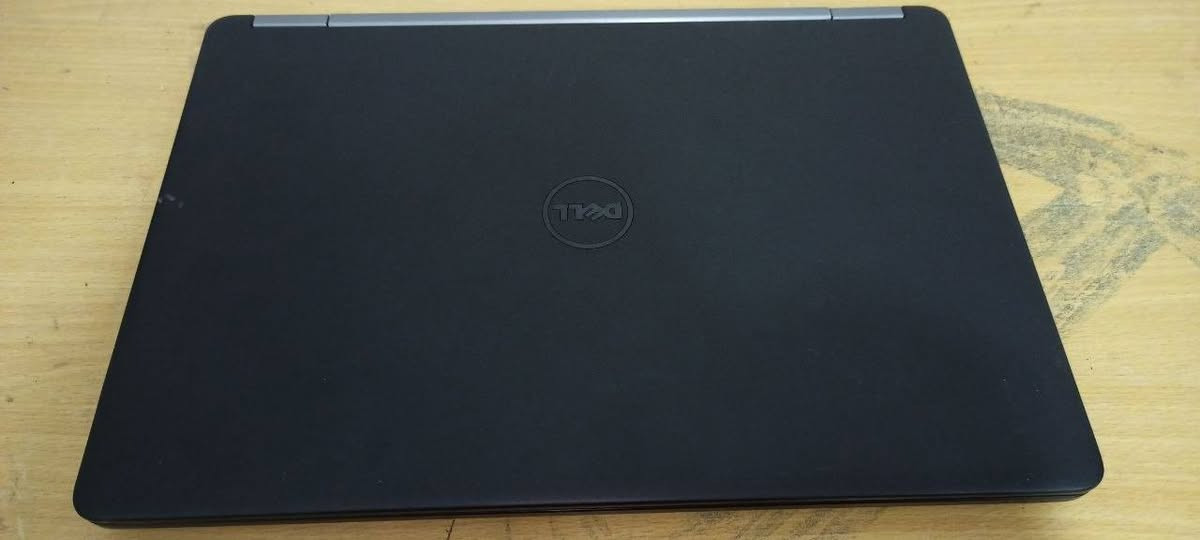 💻 Dell Latitude E5470
🔹 المعالج: Intel Core i5 الجيل 6 فئه HQ
🔹 الرام: 8GB DDR4 (قابلة للتطوير 16GB)
🔹 التخزين: 256GB SSD  
🔹 كارت الشاشة: AMD خارجي 2GB
🔹 الشاشة: 14 انش HD
🔹 الكيبورد: ليزري ضوئي عربي / إنكليزي
🔹 ويندوز 10 برو
🔹 نسبة النضافة: 97–99٪

السعر 150
  والملحقات(ماوس+حقيبة+الشاحن الاصلي)


**إذا كنت صاحب هذا الإعلان وتريد حذفه لأي سبب، رجاءا أرسل رسالة إلى الدعم الفني**