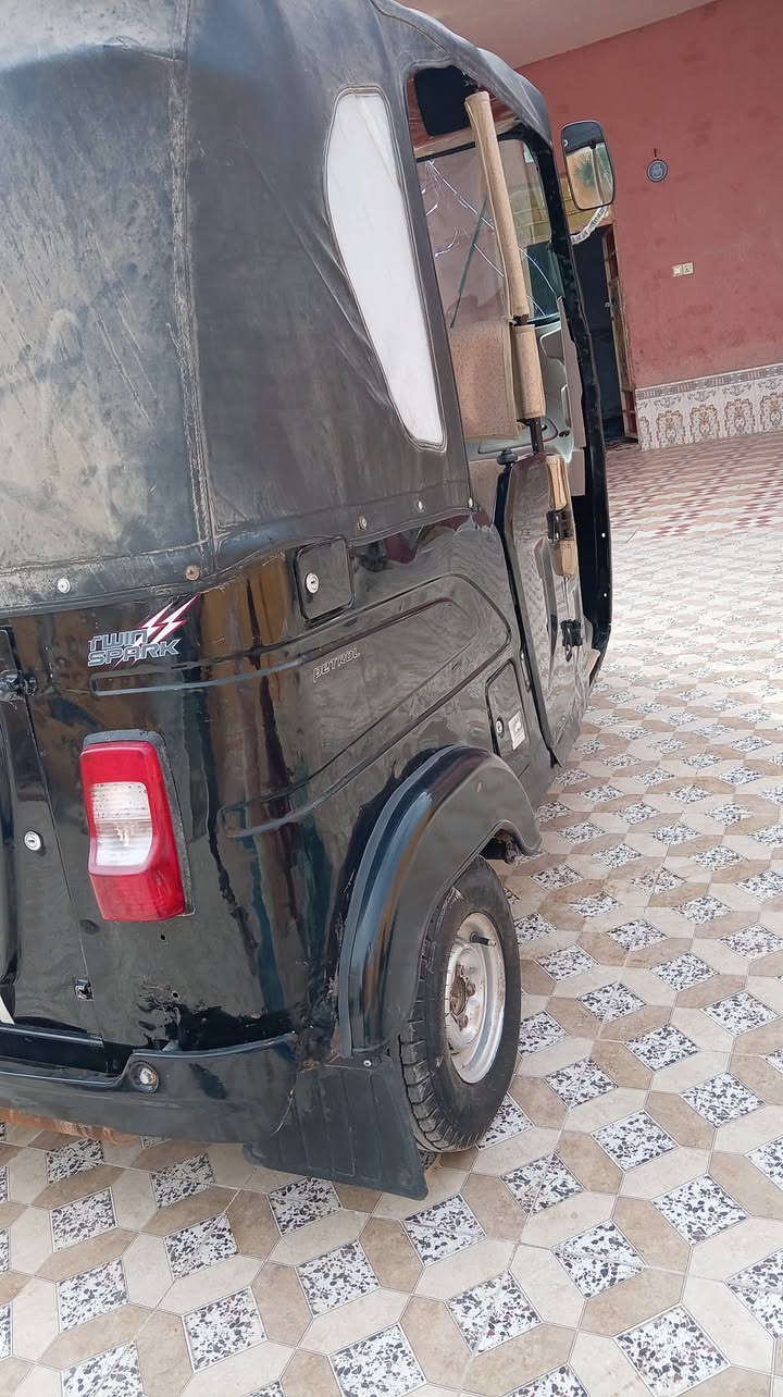 سلام عليكم  تكتك للبيع  2022محرك ما مفتوح بيه بس تكمه او رقمه نكليزي او ثاني يوم اب اسمك الدراجه نفس البل صوره الدراجه اب 8250 او بيه مجال قليل ***********
