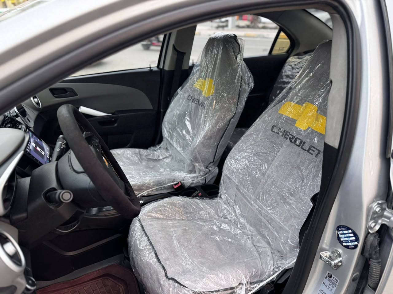 شوفرليت افيو ٢٠١٨
محرك ١٦٠٠
ماشيه ١٣٥ 
اللون سلفر
سنويه جديده
بيه قطعتين جاملغين خلفي قطعه الضربه
والقطعه الثانيه مشخطه ومصبوغه بيه منظومه زنون
شاشه _ كامره خلفي مكان الفلوجه السعر 86 بي مجال قليل.  ***********
