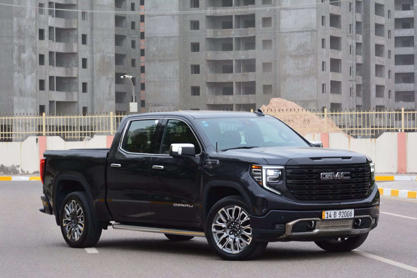 2024 GMC SIERRA K1500 DENALI ULTIMATE

وارد امريكي - رقم بصرة مميز باسمي
• السعر 460 ورقة (46,000$)
• اللون: أسود (Onyx Black)
• فئة Denali Ultimate الأعلى والأفخم من GMC
• محرك 6.2L V8 EcoTec3 بقوة 420 حصان
• ناقل حركة أوتوماتيك 10 سرعات
• نظام دفع رباعي 4WD
• ممشى 10,000 كم فقط
• السيارة بحالة الزيرو
أبرز المواصفات:
 • شاشة وسطية كبيرة قياس 13.4 إنج مع نظام معلومات وترفيه متطور.
 • شاشة عدادات رقمية قياس 12.3 إنج.
 • شاشة عرض على الزجاج الأمامي Head-Up Display قياس 15 إنج.
 • مقاعد أمامية كهربائية 16 وضعية مع خاصية المساج والتبريد والتدفئة.
 • جلد فاخر Full-Grain Leather مع تطريز Denali Ultimate الأصلي.
 • سقف شامواه فاخر Microsuede Headliner.
 • نظام صوت Bose Premium مع 12 سماعة.
 • باب خلفي MultiPro Tailgate متعدد الاستخدامات.
 • سماعات Kicker أصلية مدمجة في الباب الخلفي للتخييم والاستماع للموسيقى بشكل مستقل.
 • كاميرات محيطية متعددة تصل إلى 14 زاوية تصوير، منها كاميرا مراقبة الحمولة داخل البدي.
 • تشغيل السيارة عن بعد Remote Start.
 • دواسات جانبية كهربائية قابلة للفتح والإغلاق.
 • فتحة سقف كهربائية Panoramic Sunroof.
 • كزوز رياضي Active Exhaust يتغير صوته مع وضعية Sport.
 • مرايا كهربائية مع كاميرا خلفية رقمية Rear Camera Mirror.
 • ويلات 22 إنج أصلية خاصة بفئة Denali Ultimate.
 • شبك أمامي الحصري لفئة Ultimate.

السيارة باب طويل (Long Bed) وهو الأكثر طلباً.
السيارة أنظف من الصور وبحالة ممتازة جداً.
رقم الشاصي (VIN):
1GTUUHEL2RZ315155
الضرر:
تبديل نصف دعامية وبارد بسيط بالمدكر (الچاملغ).
صور الضرر بالمنشور
للاستفسار الاتصال أو واتساب:
***********
***********
