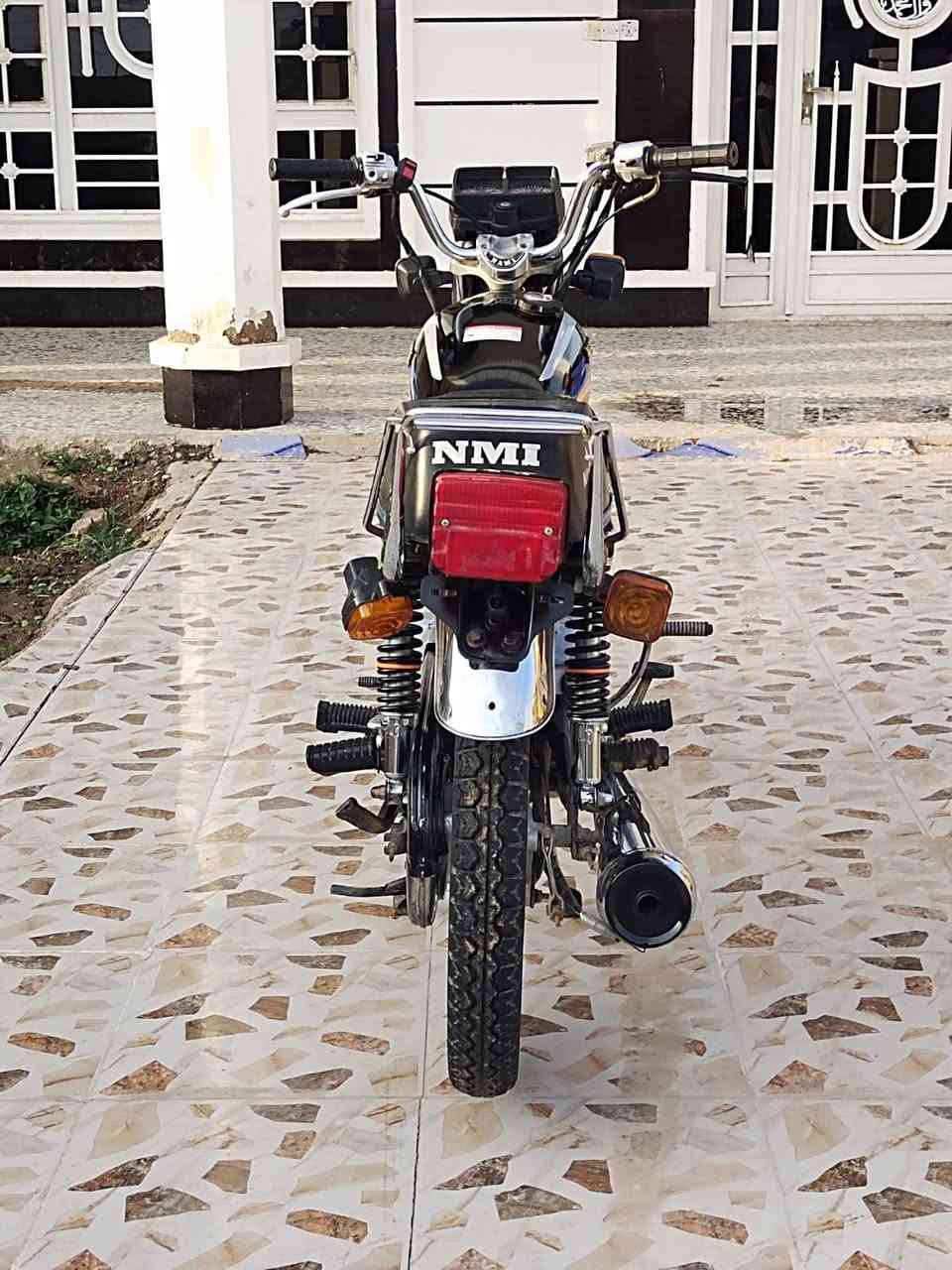 السلام عليكم شباب موديل 17 والتعمير 23 دراجه حلوه خير من الله ما نقصه شيء اوراق اصولين مكاني كوت شارع النفط سعر 600 وبيها مجال***********
