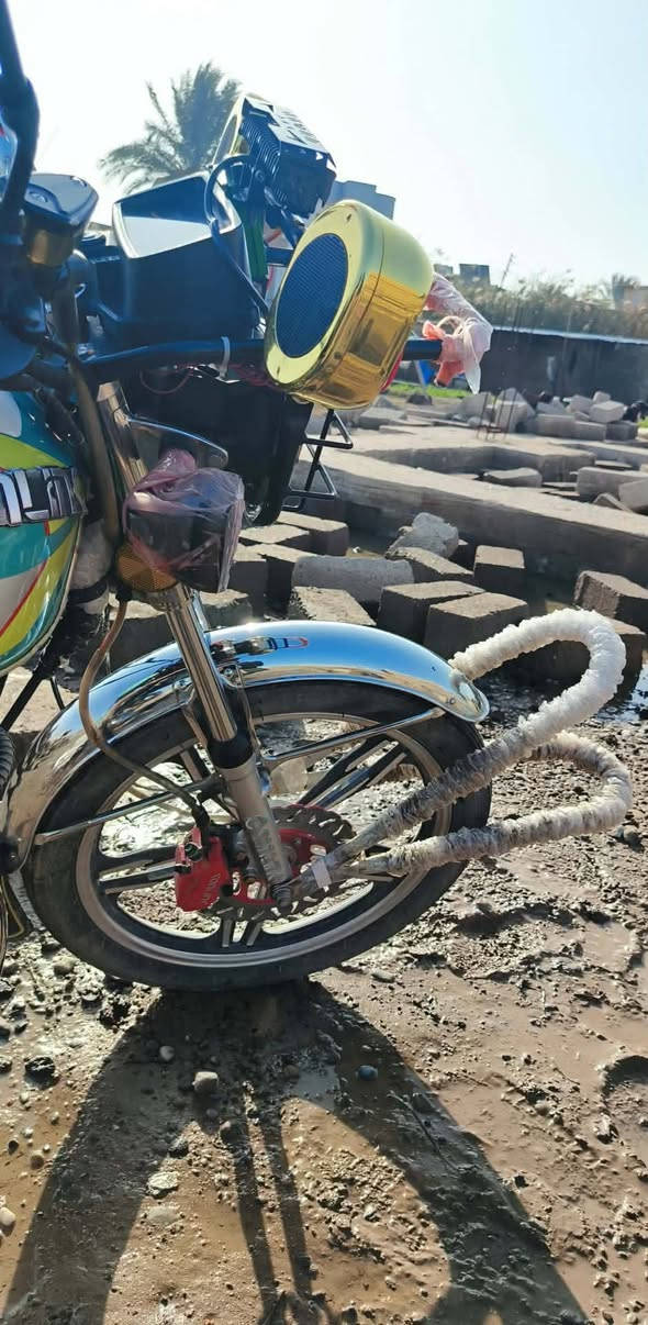 لــلــبــيــع 🎬
سيڤان سونلنك 23 باب أول
 وزن ثقيل .
دشبول شغال .
ضوء عالي و ناصي و ليد حيل قوي .
Mp3 شغال اقواس مغلفه نشرات + نشره بال بگ لايت + اشاير شغال ضوء ازرك +
سلف وهندر .
 محرك ما مفتوح شرط .
نشاط فولل 
شرط كلشي شغال ومتروس نشرات 
موطور ماتحط علي ربع .
 تشغل وتطلع ٰ. 
السعر 600 وبي مجال قليل .
الرقم *********** اسيا .
المكان بيجي •
الموشراي لايتعبني رجاءءءء •
