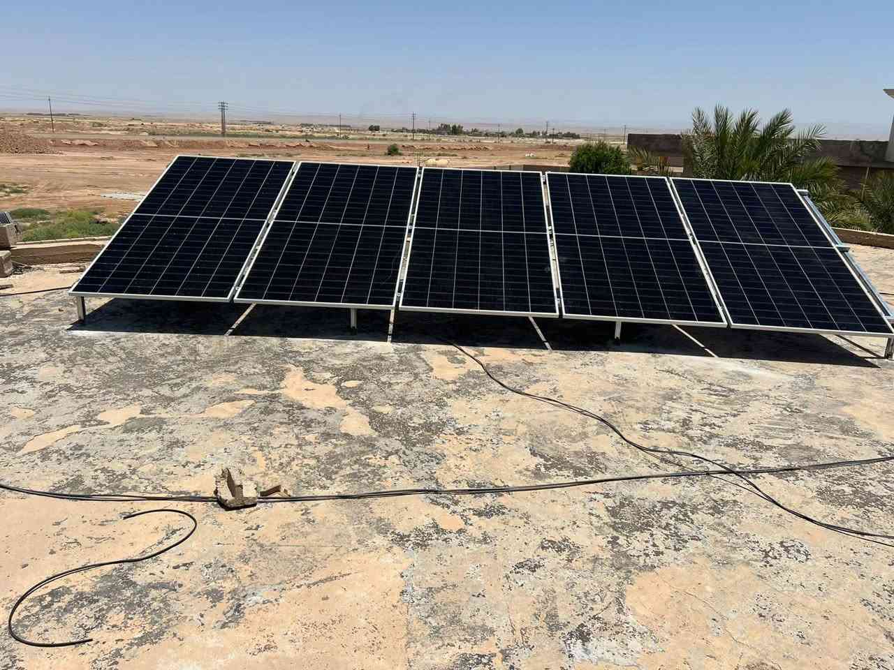 اليوم السبت الموافق 06/06/2026
تم بعون الله إكمال نصب  وتشغيل منظومتين للطاقة الشمسية. 
* المنظومة الأولى: في #قضاء #مندلي. #الجسر 
تجهز 10 أمبير نهارا  10 أمبير ليلا وتتكون المنظومة من:-
1-ألواح شمسية عدد 5 قدرة اللوح الواحد 620 واط
2- بطارية نوع ليثيوم قدرتها 10 كيلو واط
3- أنفيرتر قدرته 6 كيلو واط
4- بورد خاص بالمنظومة متكامل الحماية
5- هيكل حديد مغلون مقاوم للصدا

* المنظومة الثانية. في #قضاء #مندلي. 

تجهز 10 أمبير نهارا  6 أمبير ليلا وتتكون المنظومة من:-
1-ألواح شمسية عدد 5 قدرة اللوح الواحد 620 واط
2- بطارية نوع ليثيوم قدرتها 5 كيلو واط
3- أنفيرتر قدرته 6 كيلو واط
4- بورد خاص بالمنظومة متكامل الحماية
5- هيكل حديد مغلون مقاوم للصدا

#ملاحظه: لانعمل ببطاريات التجميع الرديئة. 

بإدارة عمر ياسين 
وحسن سالم
للأستفسار أكثر الأتصال او مراسلة الأرقام  التالية
***********
***********
