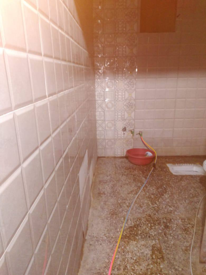 السلام عليكم 
بيت مساحه 120متر يحتوي ع غرفتين وصاله واستقبال وحمامات ومطبخ البناء بلوك 
الموقع النجف الكوفه شارع المعمل خلف مدرسه الاهرام 
السعر 15مع المجال 
للاستفسار الاتصال على الارقام التالية 
***********
***********
