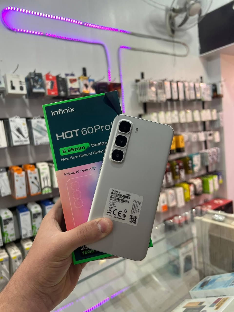 السلام عليكم هوت 60 برو بلس مراوس بايفون 11 وفوك ذاكره 256 ✅
لون تتنيوم ✅
شرط جلخ مابي مستخدم شهر نضافه فول غراض فقط كرتون ✅
مراوسه فقط بايفون ✅ واتساب
