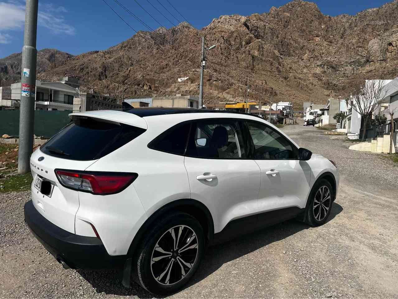 فۆرد ئیسکەیپ ئێسئی پڵەس سێ پستۆنی تۆڕبۆ ٢٠٢٢ 
مواصفات
پێنج مۆدی لێخوڕینی هەیە
لایت ئۆتۆ 
ڕادار
خەتی جادە 
کامێڕەی پێشەوە 
شاشە گەورە 
ئۆتۆ هۆڵد
برەیک هۆڵد 
برێک کارەبای
تەبرید مەرکەزی
کوشن کارەبای 
کوشن هیتەر
سوکان هیتەر
گێچ ئەلکترۆنی
پانۆڕاما
هتد….
بۆیاخ
یەک چەمەلخی بۆیاخە
ئەڕباگ بەس شان
دەحمەکەی زۆر خەفیفە
قەپات مواسەفاتە سەیارەکە زۆر خاوێن و جوانە 
سەیارەکە لە ڕانیە سحر ١٥٨ گەڵا و محامەلە ژ.م ***********
*********** رانية, السليمانية
