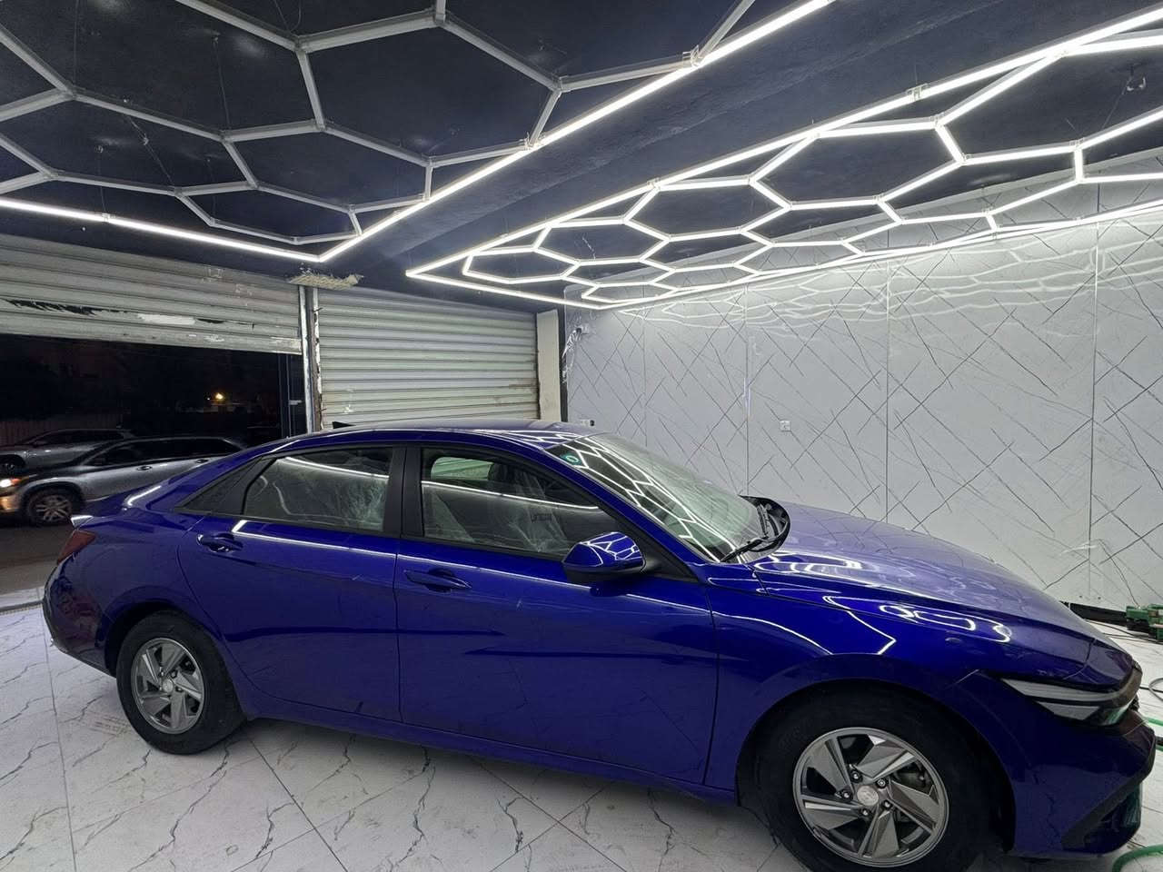 السلام عليكم
هونداي النترا للبيع موديل 2024 رقم بغداد

لون جويتي   دخول جديد  الحادث ربع البنيد بدون دواخل مصلح مصبوغ على كد الضربه ارباك استرن فقط راجع سستم اصلي 

المواصفات

شاشه الكتروني 

لد نهاري + لايت زنون 

فول تحكم استيرن

ثلاث انظمه قياده

السياره ماشيه 8 1 ميل فقط السياره زيرو

رادار امامي مع رادار جانبي 360 درجه

ويل كب توقف ذاتي عنده الاقتراب 

محرك 2000 دوش بانزين فقط

منافذ شحن 2 خلفي 

وباقي المواصفات المعروفه 

مكان السياره بغداد 

الهاتف/***********/0783220111
