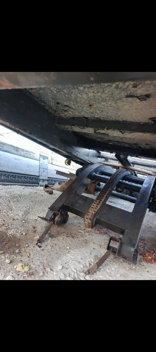 السلام عليكم بدي سطحه كنتر ياباني زنجيل ينزل للأخير ما مشتغل بالعراق بدي جديد طول 5 مترات ونص وعرض مترين و 20 سنتمتر للاستفسار ***********/ ***********
