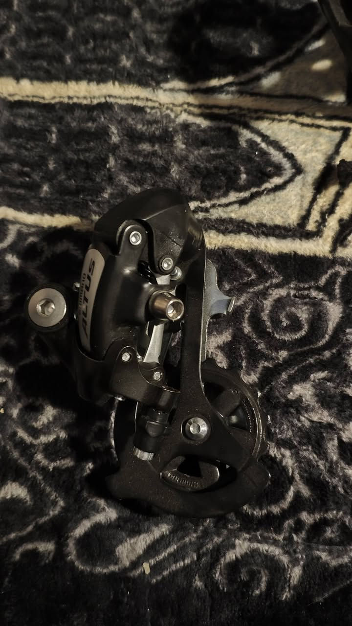 غراض بايسكل متوفر بيع مفرد
واذا شلع كلهن ب 55 الف 
ركبه كاربون 
وذراع وصينيه سبندل 
قفص كفه لجماعه الفكسد يفيدهم 
وعقرب atus Shimano
للعلم كلهم جديدات ممستعملات


**إذا كنت صاحب هذا الإعلان وتريد حذفه لأي سبب، رجاءا أرسل رسالة إلى الدعم الفني**