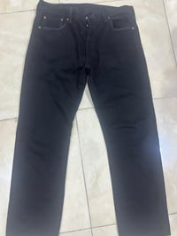 بنطلون levis 501 اصلي كمر 36 ويلبس 35 اخذتة جديد قبل فترة وما اجة على ...