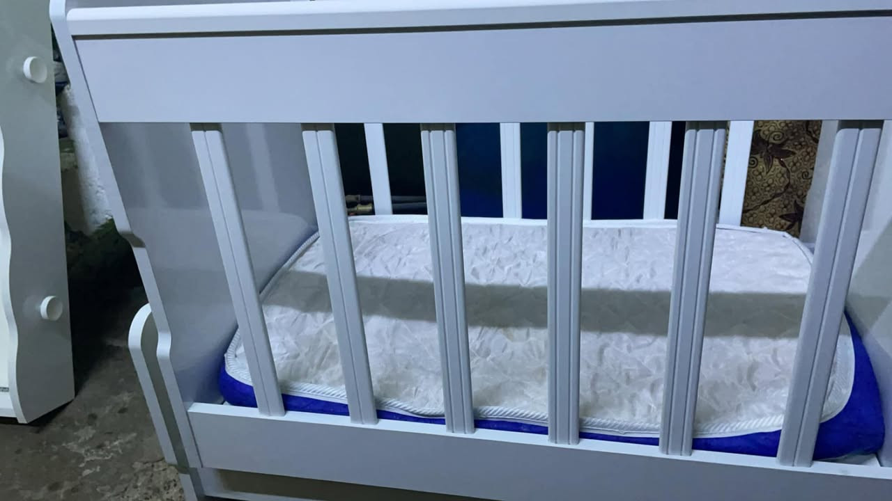 السلام عليكم
سرير اطفال جديد استخدام شهر واحد فقط بدون اي عيب شخط مابي صالح للاطفال لحد عمر ال٤سنوات واكثر بشويه
السعر يختلف اذا ويا الدوشك وترتيباته لو بدونهم
للاستفسار اكثر ***********
