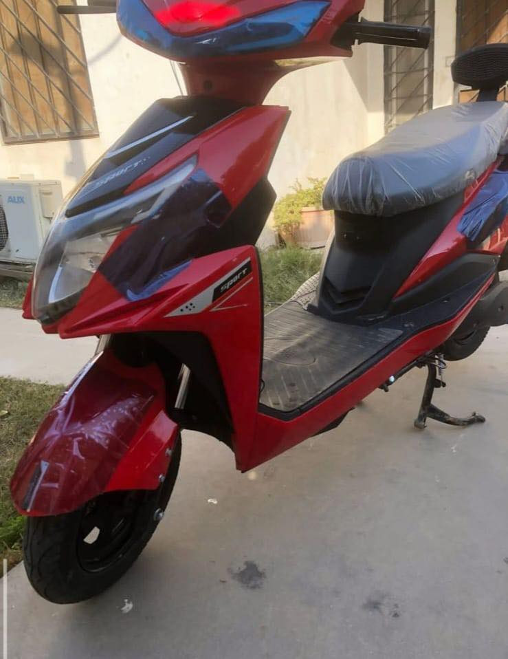 سكنس شحن موديل 2025
ملف 1000 

6 بطاريات  

شحنها خير من الله 

سرعه 70 

نضام 3 نمرات للسرعه 

نضام الرجوع للخلف (البگ)

تمشي مسافه اكثر من 50 كيلو بالشحنه الوحده 

دبلات امامي خلفي 

اشاير يمين يسار امامي خلفي 

لايت عالي ناصي 

البيع لعدم التفرغ 

الدراجه نضيفه استخدام قليل كلش 

السعر 700 و بي مجال للشراي 

*********** متواجد واتساب
