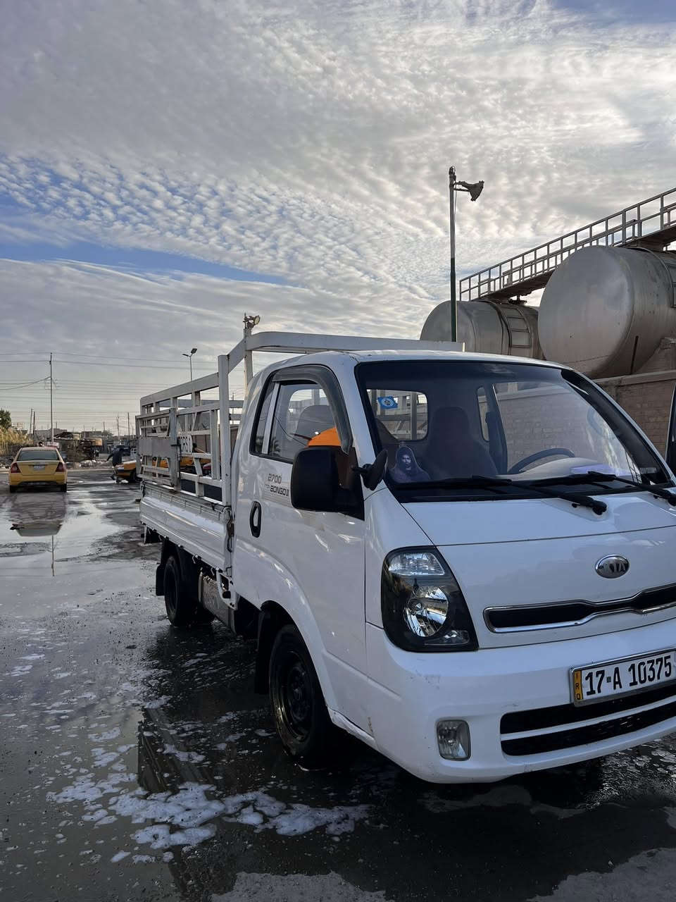 سلام عليكم كيا بنكو نثيه موديل2014سياره كفاله بيه طخه بارد وتكحيل بسيط كلش وبيه خيط بخار تنقيص دهن بسيط كلش وسياره نضيف رقم الشاصي شرط سياره جاهزه مقدم السياربعده على وضع الشركه رقم جديد المكان السماوه السعر 103وبيه مجال المو شراي لا يتصل ***********
