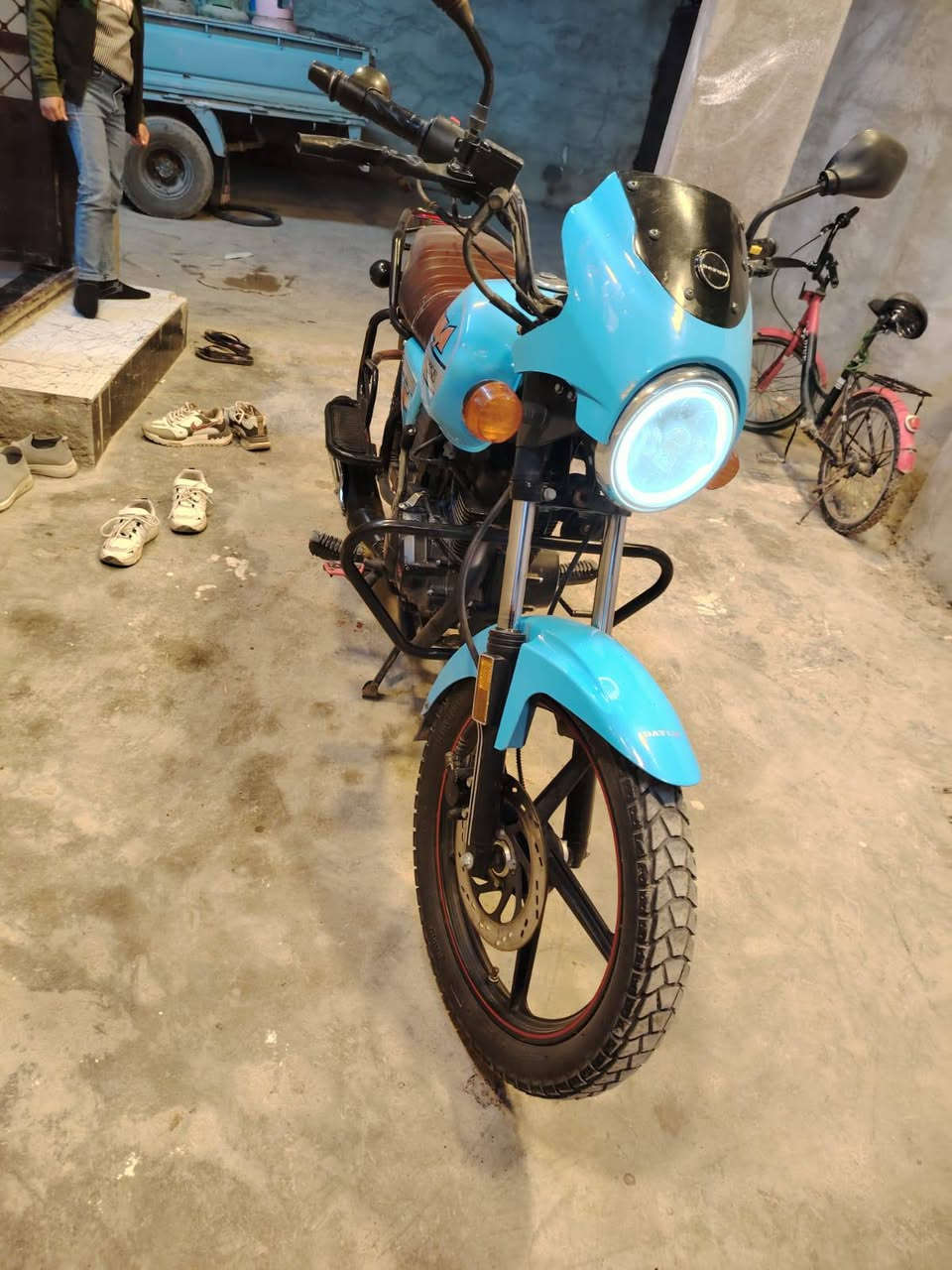 السلام عليكم ورحمه الله وبركاته دايون نفخ موديل 23 دراجه جديدة أمانة الله رقم بغداد تحويل شوكت متريد ماشية اقل ال 10 آلاف
درجة زيرو بوجهك للشارع متصرف ربع عليها 
مكاني بغداد الكاظميه ساحة عدن السعر2350مليونين وتلثميه وخمسين مجالها كلش بسيط على كد الدهن والبانزين حتى لا تتعبني ولا اتعبك
*********** واتساب 
*********** اتصال
