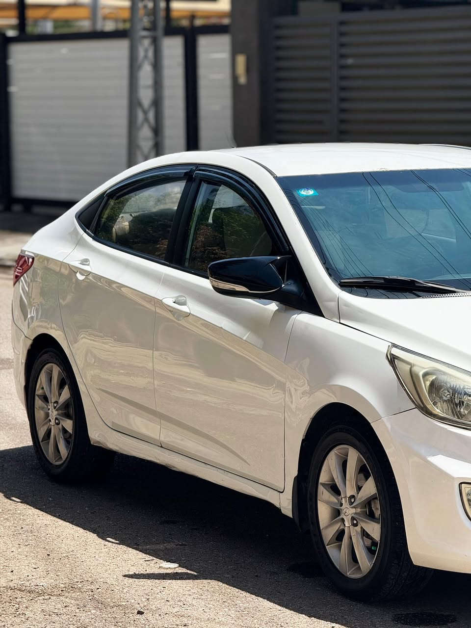 اكسنت موديل 2016 خليجي محرك 1400
كير محرك صدر خير من الله تبريد ثلج تخم تاير جديد قبل اقل الشهر شادة مواصفاتها عادية نص فول داخلها نظيف صاج شاشة كاميرا 
رقم بغداد بأسمي مابيها كل نقص السيارة بيها صبغ فقط نص باب السايق و الدوسة مال السايق عندي سونار بيها الباقي كفالة 
السعر 83 و بيها مجال بسيط 
مكاني بغداد حي العدل شارع القادة 
***********
