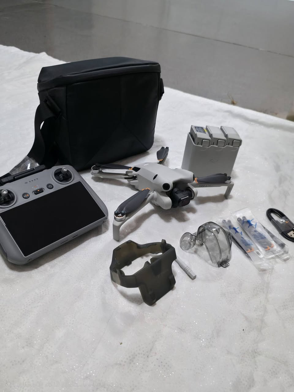 درون mini 4 pro combo plas 
نضافة 100/100 مابيهة شخط أخت الجديدة مستعمله شي بسيط ملحقات كامله 3 بطاريات كلهن بلاس كُل بطارية تطير 45 دقيقه ريش احتياط 8 سعرهة مناسب جداً مستعجل عليهة 
استفسار راسلني خاص وتدلل مكاني بابل 
*********** واتساب
