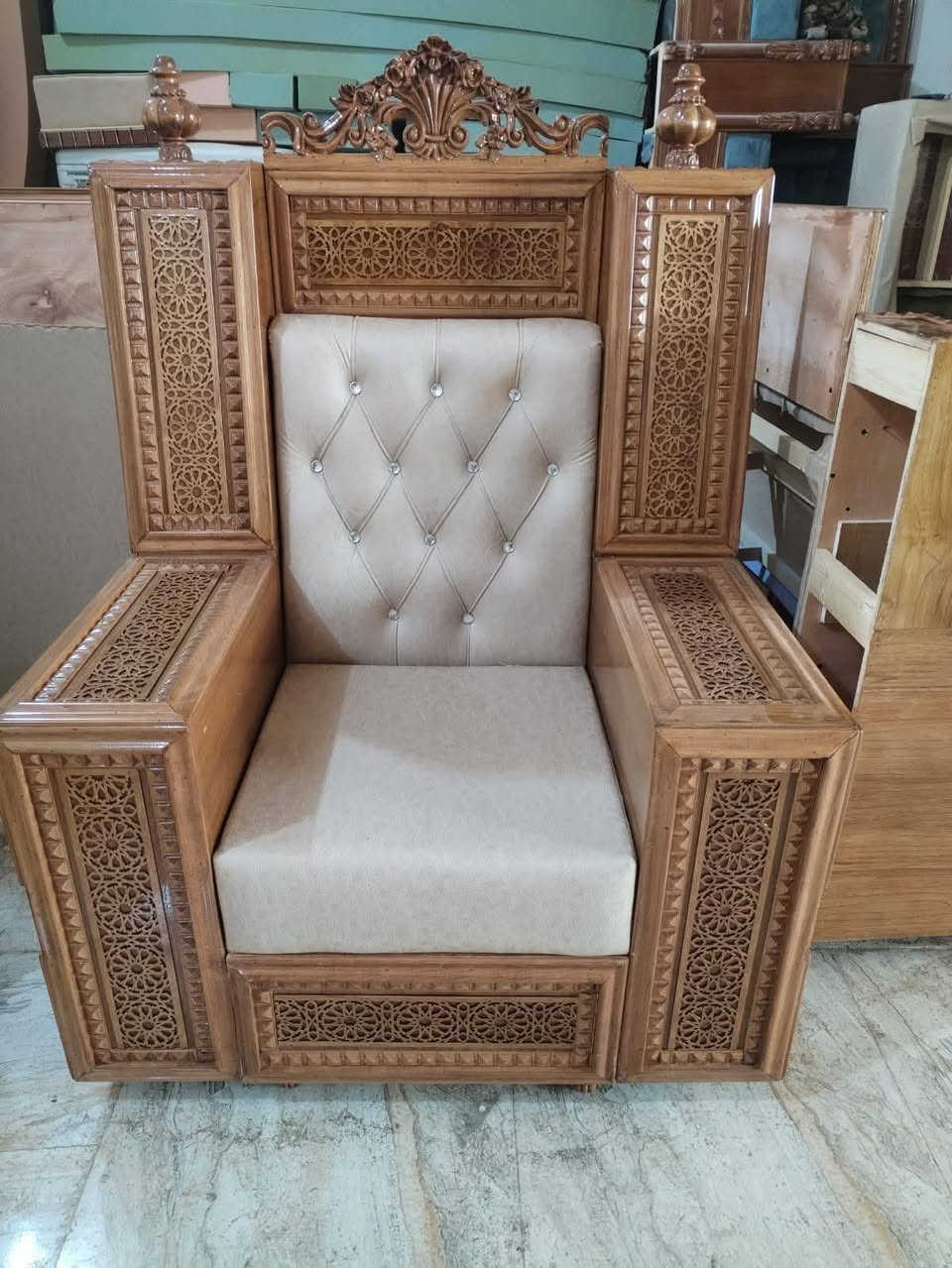 أقساط أقساط بدون ماستر 💥💥💥💥 بدون تحميل محافضه صلاح دين يعرض لكم 1..سعر متر ديوان #الصاج 160/ نشتغل قسط بدون تحميل 
2..سعر متر ديوان #المودرن 100 
  *********** واتساب يقدم معرض بيت الزان لزبائنه الكرام أحدث موديلاته من الدواويين  الصاج و الملكيه والمودرن  بمواصفات راقيه
 مع ظمان حقيقي لمدة 20 سنه من تاريخ الاستلام  مع طابوريه وكوشات
ملاحظه:: نعمل حسب طلب الزبون من تغيير لون القماش وحسب القياسات الزبون ولدينه كادر يذهب لمنزل الزبون لاخذ القياسات
