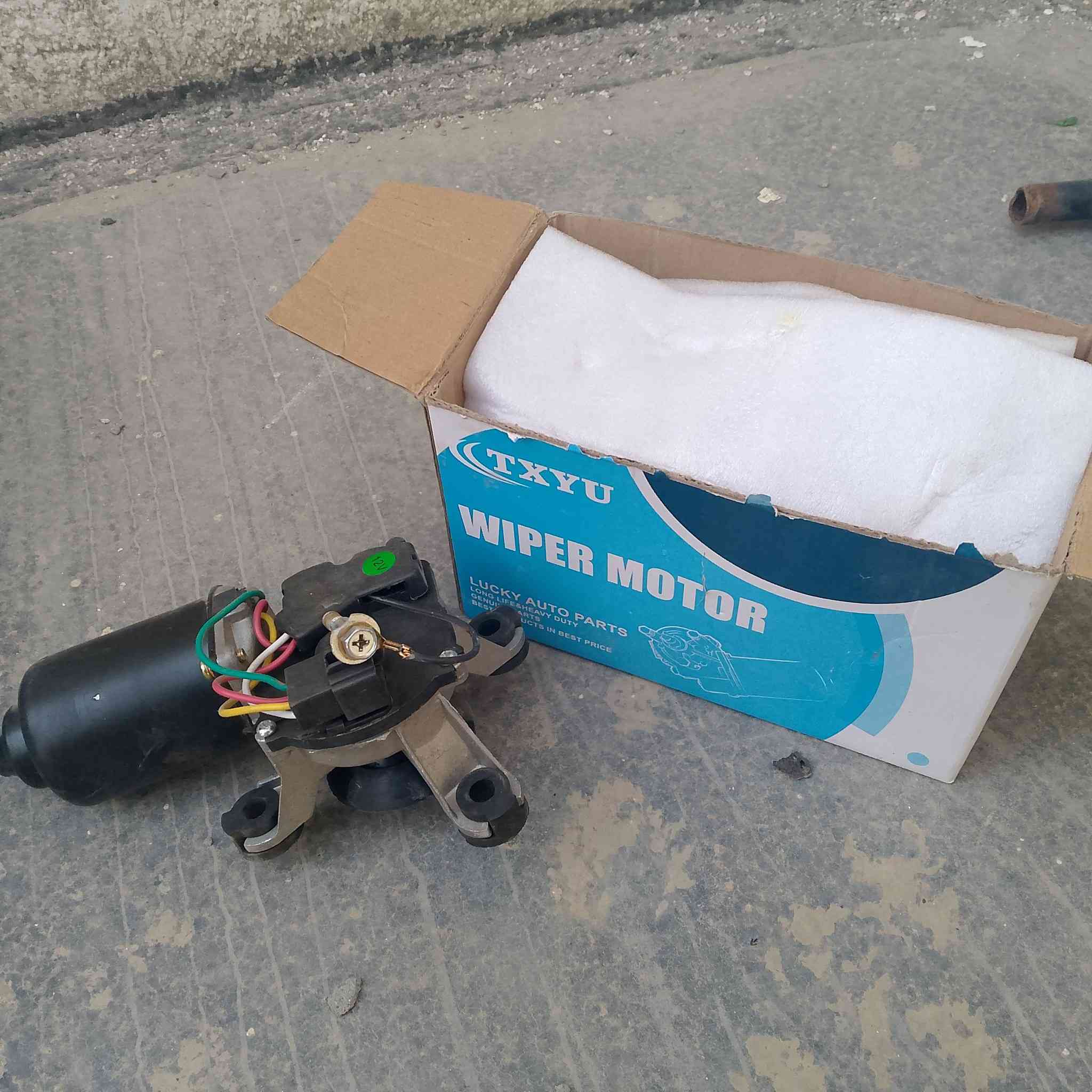 السلام عليكم من رخصة مدير الكروب 

غراض سايبه للبيع 

سيباية وتاير عادي و لاستيكات وسبير  وماطور ماسحات جديد ممستعمل 

سيباية 15 
ماطور 15
لاستيكات 5
سبير 20
تاير 10

العنوان / بغداد التاجي سبع البور / الهاتف: ***********
