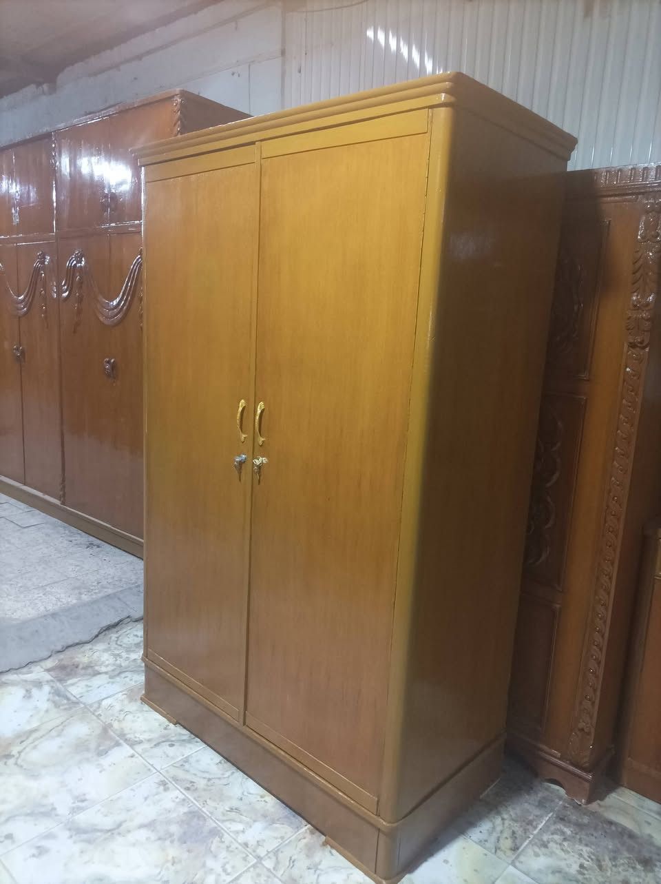 سلام عليكم محل الكعبي يتوفر كناتير وغرف النوم كامله نجف حي ميسان بشريط قرب حلويات بابا روم اتواصل واتساب او اتصال ***********
