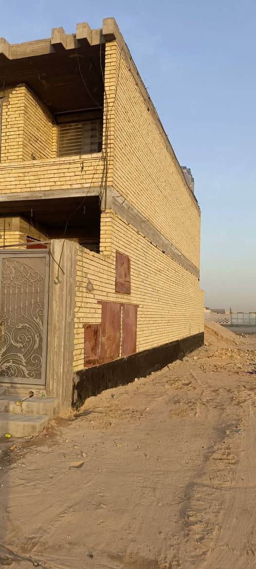 بيت طابو صرف للبيع  ١٢٥ متر  واجهة (٦,٢٥٠ )  بناء طابوك ومسلح درجة أولى. عمر البناء شهرين
يحتوي الطابق الأول 

استقبال وصالة وغرفة ومطبخ وصحيات داخلية ومنور وحديقة داخلية. 

الطابق الثاني 

غرفتين ومطبخ وحديقة وصحيات. 

العنوان : كربلاء المقدسة حي الصحة  مجاور شارع الصب خلف المشفى التركي. 

السعر : ١١٢ مليون 

للتواصل  : ‏‪***********‬‏
بيت طابو صرف للبيع  ١٢٥ متر  واجهة (٦,٢٥٠ )  بناء طابوك ومسلح درجة أولى. عمر البناء شهرين
