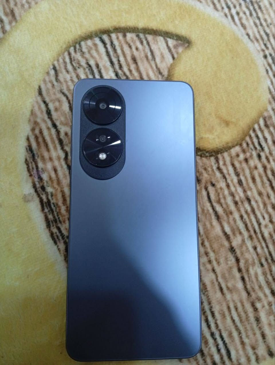 سلام عليكم هاتف للبيع قيم واخذ بما يرضى الله اسم الهاتف A60 جديد جدا نفس ما واضح بل صورة رقم الهاتف *********** بغداد فلكه حي النصر
