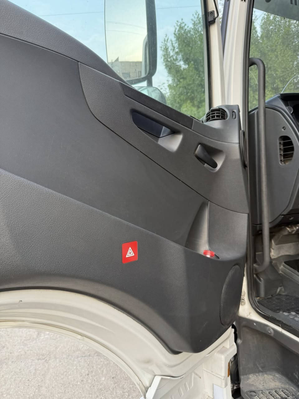 اتيكو وحش 8برغي 6بستم مديل 2015مكفول من الصبغ وضربه كير مكينه مكفول كير اوتماتيك تبريد بلادي جام كهرباء قفل اكسل طول 725رتفاع 280سبرنك امامي جوبلس خلفي تخم تاير جديد جادر مسرح مكان بغداد  مبايل ***********
