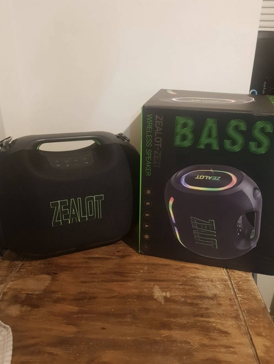 سبيكر زيلوت...جديد بالباكيت مو مال امزون اني مشتريه من بريطانيا...كارتونته وكامل غراضه موجودة...
250 واط
شحن يكفي 48 ساعة يعني يومين
سعره 420 الف وبيه مجال بسيط


**إذا كنت صاحب هذا الإعلان وتريد حذفه لأي سبب، رجاءا أرسل رسالة إلى الدعم الفني**