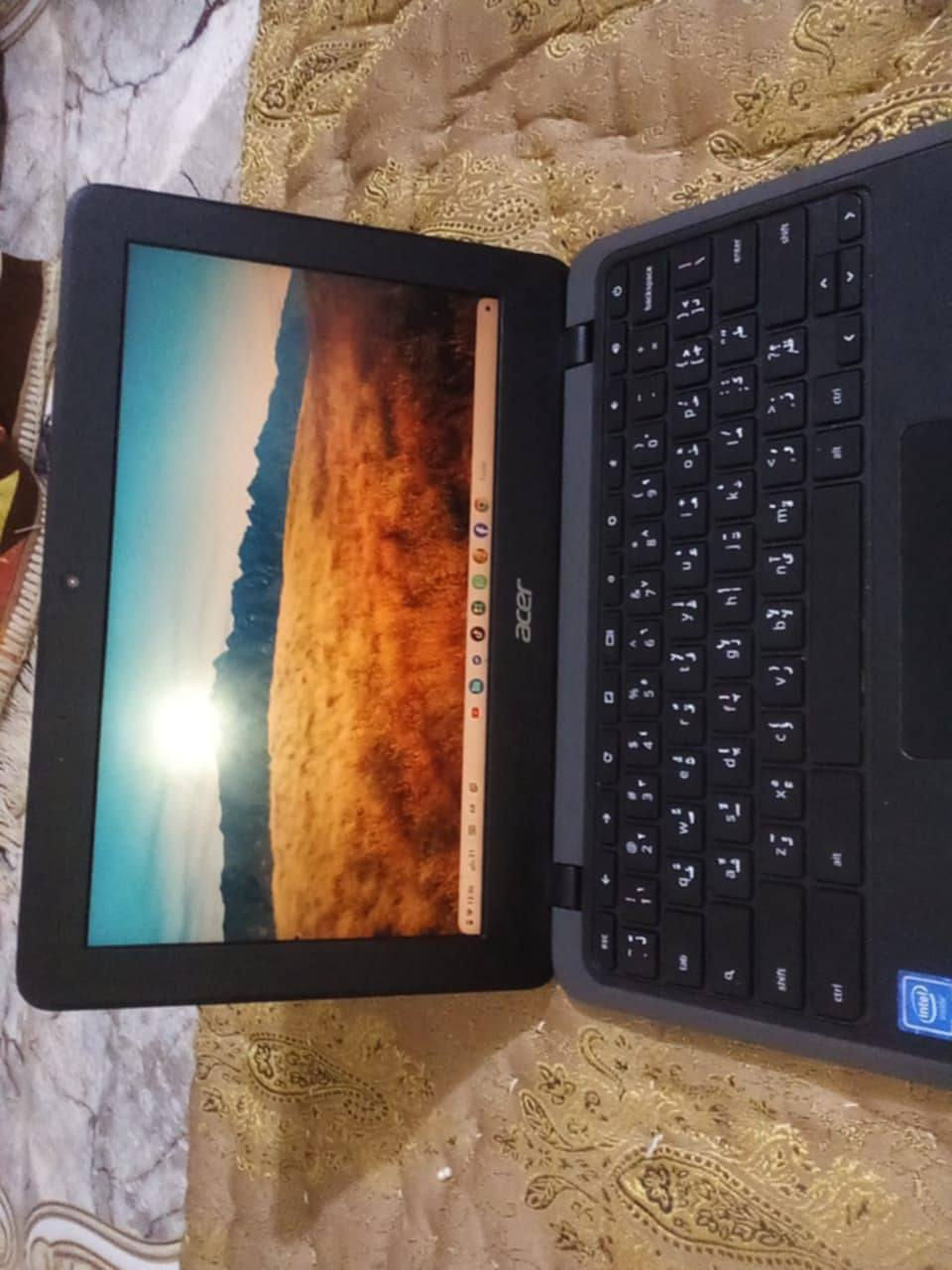 تمام، *Acer C733* هو *Acer Chromebook 311*. جهاز بسيط للدراسة والتصفح، يشتغل على ChromeOS مو ويندوز. 7bad

هاي المواصفات الكاملة:

### *1. المعالج والأداء*
- *المعالج*: Intel Celeron N4020 ثنائي النواة
- *السرعة*: 1.1 GHz ويوصل لـ 2.8 GHz بالتيربو
- *كرت الشاشة*: Intel UHD Graphics 600 مدمج
- مناسب للتصفح، يوتيوب، كوكل دوكس، ومايكروسوفت 365 أونلاين. مو للألعاب الثقيلة أو البرامج الهندسية. 7bad

### *2. الذاكرة والتخزين*
- *الرام*: 4GB من نوع LPDDR4
- *التخزين*: 32GB eMMC
- التخزين صغير، يعتمد على التخزين السحابي Google Drive. تقدر تضيف كارت microSD 7bad8040

### *3. الشاشة*
- *الحجم*: 11.6 إنش
- *الدقة*: 1366 x 768 HD
- *النوع*: LCD ComfyView ضد الوهج، LED Backlit 7bad

### *4. البطارية والوزن*
- *البطارية*: 3 خلايا 3920 mAh، تكفي لحد 12 ساعة استخدام خفيف
- *الشاحن*: 45W USB-C
- *الوزن*: 1.26 كغم
- خفيف جداً وسهل الحمل. a5127bad

### *5. المنافذ والاتصال*
- *USB-C*: منفذين يدعمون شحن + DisplayPort
- *USB-A*: منفذين USB 3.1 Gen 1
- *واي فاي*: Wi-Fi 5 ac
- *بلوتوث*: 5.0
- *كارت ذاكرة*: microSD
- *الكاميرا*: 720p HD 7bad8040

### *6. النظام والأبعاد*
- *النظام*: ChromeOS
- *الأبعاد*: 302 x 209 x 21.3 ملم
- *اللون*: Shale Black 7bada512

---

*الخلاصة*:
جهاز خفيف، بطاريته قوية، وسعره رخيص. ممتاز للدراسة والتصفح والاجتماعات أونلاين. بس لا تتوقع منه أداء قوي لأن المعالج والرام ضعاف، والتخزين 32GB قليل.
السعر\١٠٠الف قفل


**إذا كنت صاحب هذا الإعلان وتريد حذفه لأي سبب، رجاءا أرسل رسالة إلى الدعم الفني**