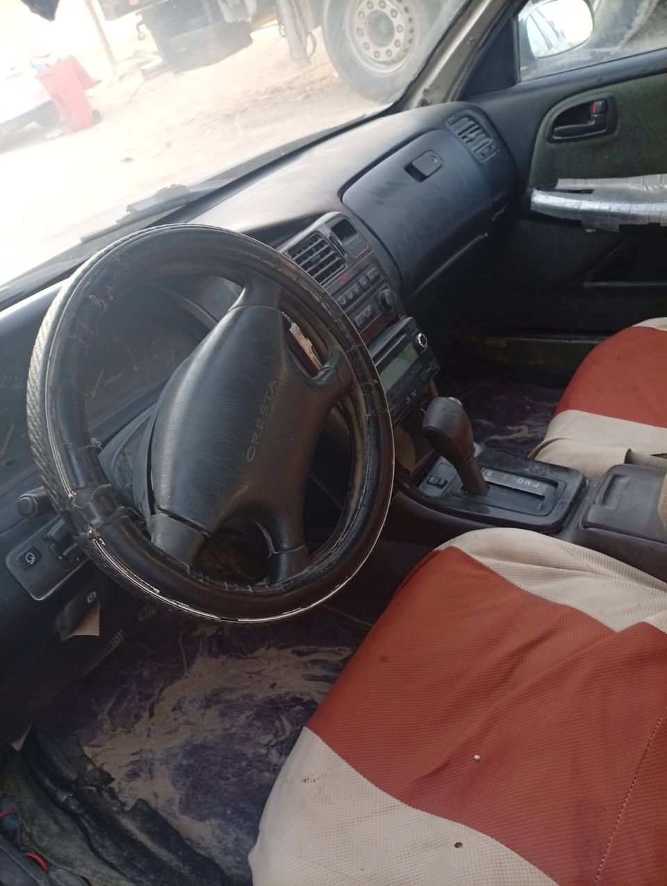 السلام عليكم كراون كرسته موديل 1993 رقم دولي تحويل مباشر سياره جاهزه من كل النواحي مكان السياره البصره للاستفسار اكثر ***********
((فقط التكمه مبدله صفحت اليمنه)).
