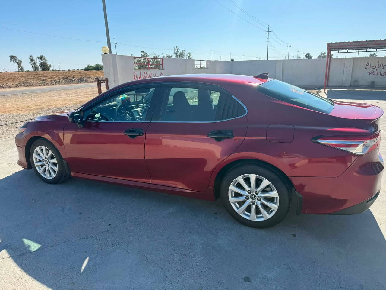 كامري 20 
وارد امريكي 
وضع شركه 
ضررها شبر بارد براس الجاملق
ال اي 
جديده ممتعوبه 
حداديه كلها فول 
كهرباء كلها فول 
ماشيه اقل من 80 
تخم تاير ويل كروم 
رادار شغال  مانع انزلاق 
رادار بريك شغال 

سعرها 182 
وبيها مجال
***********
