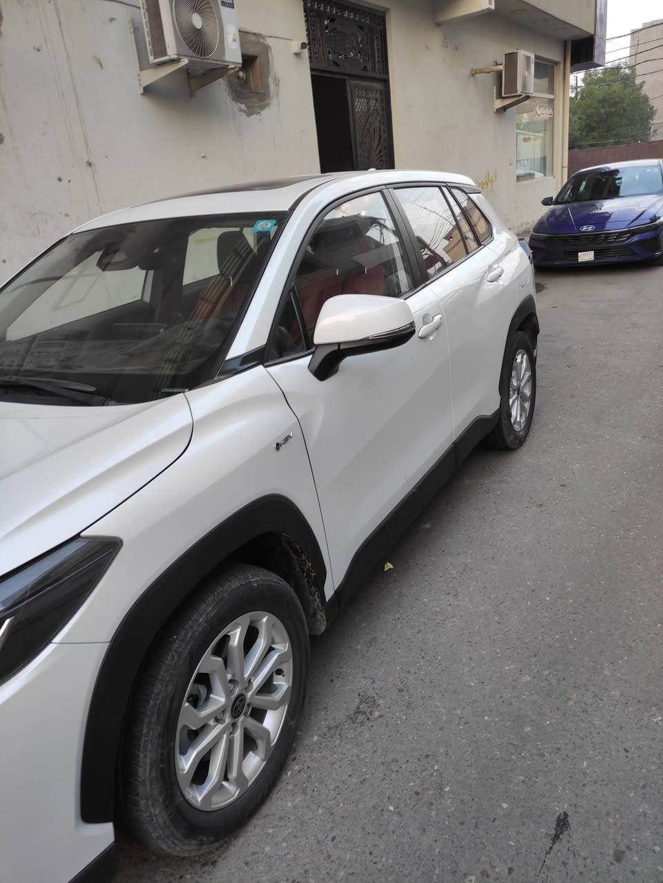 سلام عليكم فروت لاندر ٢٤مكفوله 
موصفات 
راذار 
فتحه
اوت هولد 
هندبريك بصمه
جلد احمر 
بصمه ذكيه
محرك ٢٠٠٠
٣وضعيات قياده
ماشيه ٢٦كيلو
تحكم ستيرن 
بغداد بسمي 
مكان سياره 
العطيفيه
السعر ٢٦مليون
***********
