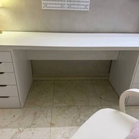 سيت اب او مكتب ما مستعمل غير شهر واحد فقط طراز ايكيا طوله ٢٠٠ وعرضه ٦٠...