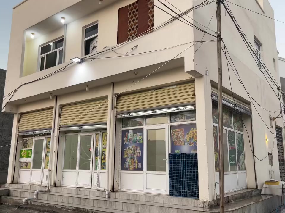 محلات الايجار 
‏100متر كامله مفتوحه
التحرير الحولي زراعي بشارع الجامع  الحي القيوم
‏***********
