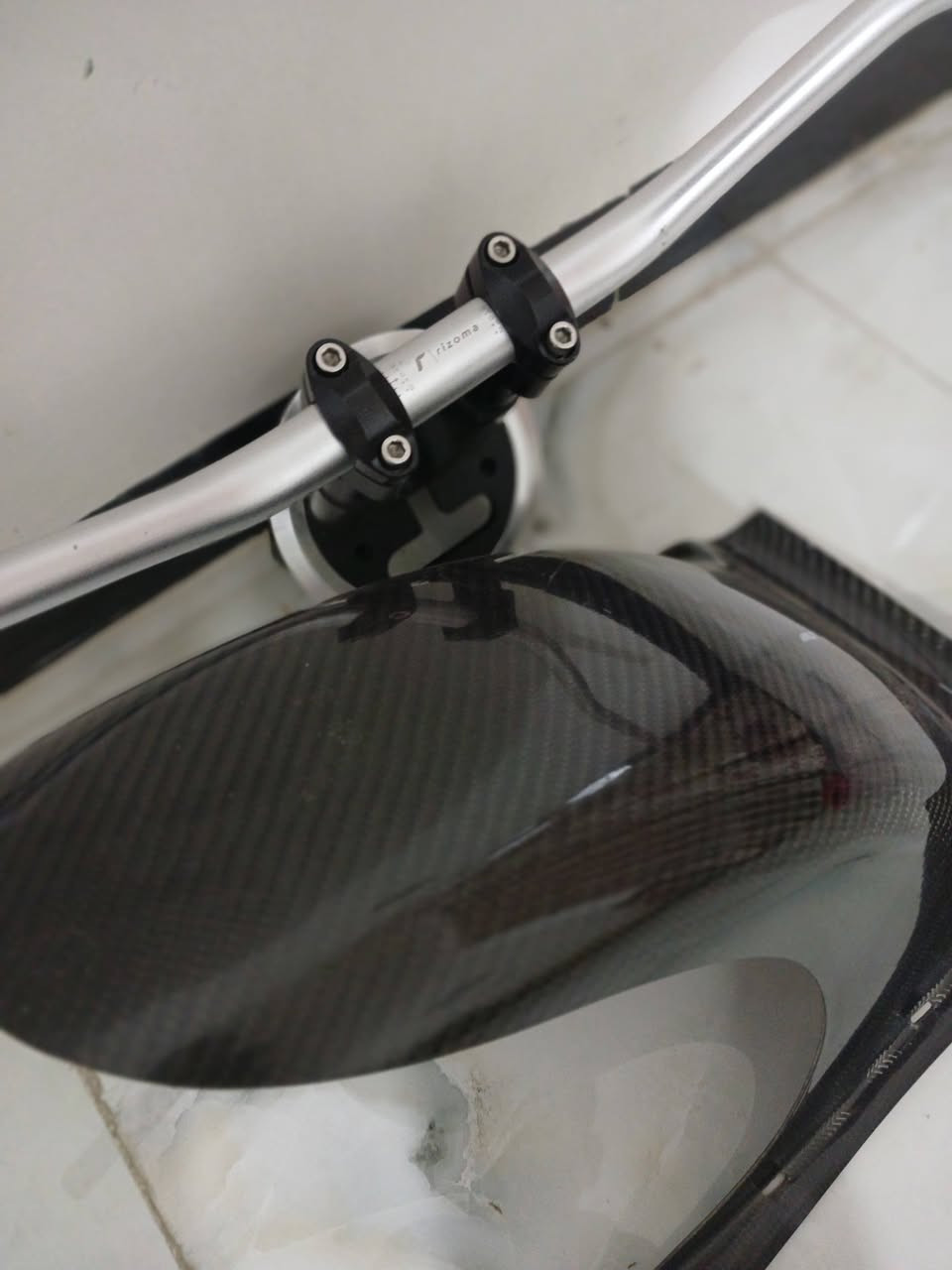 السلام عليكم جاملغ خلفي للبيع مال تي ماكس 2011 ألياف حقيقي اصلي جديد كلش كلش وستيرن رياضي ريزومه كامل يشتغل من 11 ال 2017 وعدي قباقه مالوسيات مال مري جدد ***********
