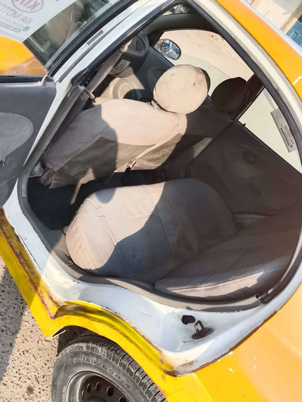 سلام عليكم سياره كيه ريو للبيع او مراوس بسايبه كير ومكينه انضاف تخم تاير نقصه صبغ رقم بغداد راعيه موجود انطيك رقمه وانته ويه سياره اترايك للبصره عضمه حلو لا ضربه قويه ولا شي طخات قليله كهربائات شغاله كوله اتصل وتدلل ***********
