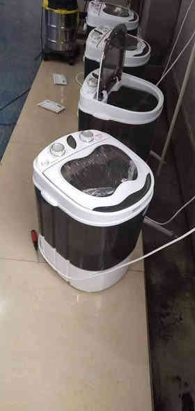 وفرنالكم غساله ملابس الأطفال والأحذيه (3×1) 
( غسل٫٫تجفيف٫٫غسل احذية)
من شركة POWERMAXX3 
الالمانية 🇦🇲🇦🇲 
 ضمان حقيقي سنة 💯💯
مفيده لكل ام بيت هذي الغسالة راح تختصر عليكم الوقت والجهد عملية وسريعة بشغلها ومتاخذ مكان وسهلة التنقل 
🔴 جهاز جدا عملي وفعال لغسل الملابس والأحذية وخصوصا في فصل الشتاء ●●●
🔴 قطعه إضافية لتنشيف الملابس ●●●
🔴 فرشاة قويه لتنظيف الأحذية ●●●
🔴 تحكم بوقت الغسيل مع تحكم بوقت التنشيف ●●●
🔴 الغساله تأتيكم بحجم 4 كيلو ●●●
🔴 ماطور ملف نحاس إقتصادي بقوة 150 واط فقط ●●●
🔴 يده خلفيه لتسهيل عمليه نقل الغساله من مكان لآخر ●
للحجز والأستفسار مراسلةالصفحة 📩 📨 
او الاتصال بالرقم☎️ *********** واتساب 

التوصيل لجميع المحافظات 🚚 🚚 

#العنوان/الديوانية حي العسكري الثاني خلف المركز الصحي 
زورونا تجدون مايسركم 🌺🌺
