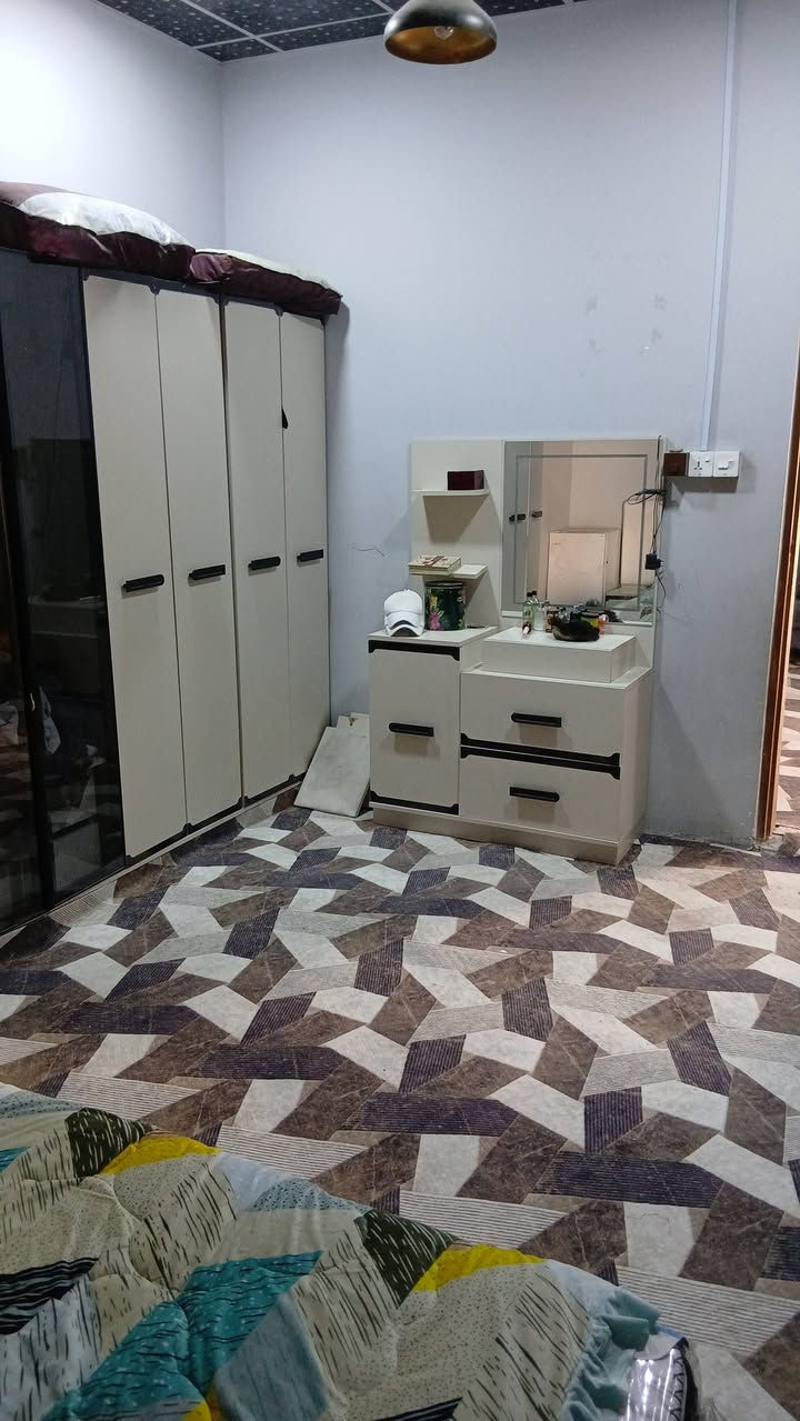 السلام عليكم غرف نوم وقنفات البيع العنوان الزبير السعر كلش مناسب 
***********  اتصل ودلي
