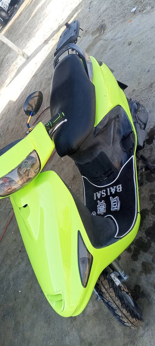 السلام عليكم
دراجه فراشه للبيع 

كهربائيات كامله سلف هندر تشتغل ضوء ازنون بك لايت 

تايرات جدد اشارات وبك لايت كرستال مضلل 

نظافه كدامك تجي وتفحص بعد بيها هواي غراض جديده قبق فلاوين، امرايات ، يدات ملاح كدامك تجي تفص وتدلل

السعر 550 وبيها مجال  موو شراي لا تجي 

مكان مشخاب 

رقم ***********
