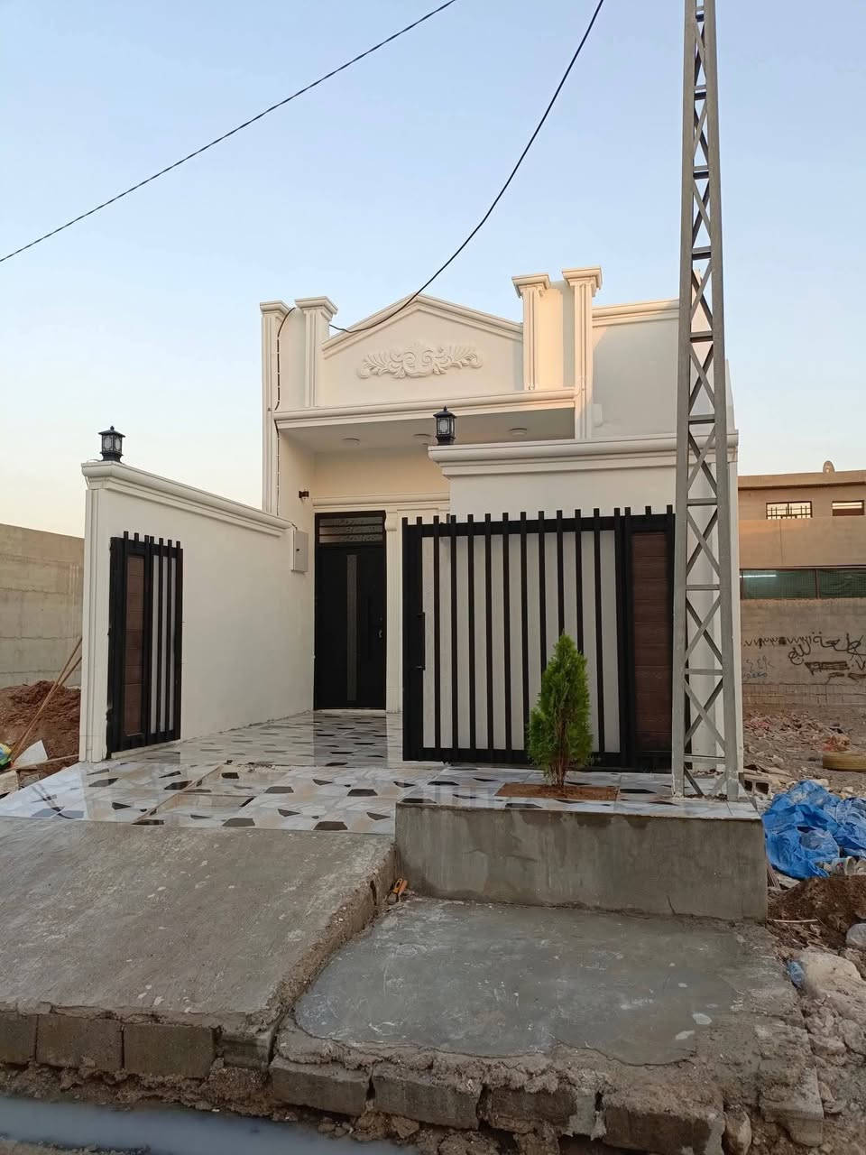 السلام عليكم دار للبيع ١٠٠ م طول العنوان حي العسكري الزراعي ثالث فرع قرب اسواق البركه فول مواصفات السعر ٤٣ للاستفسار الاتصال ع الرقم ***********
