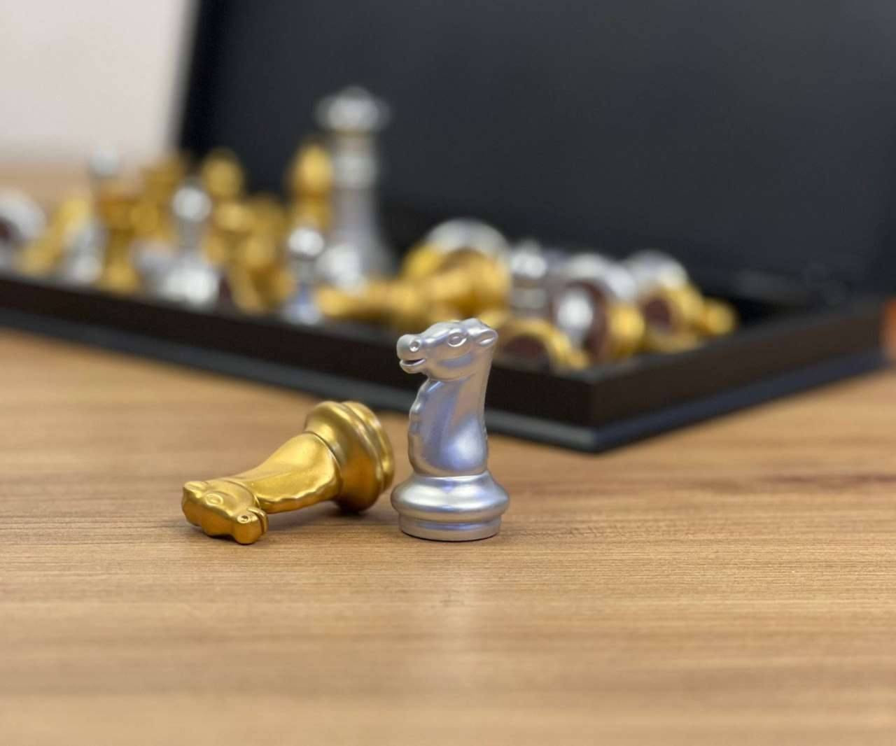 ♟️ لعبة الشطرنج المغناطيسية القابلة للطي
السعر 25

اختبر ذكاءك واستمتع بتحدي ممتع مع أصدقائك أو العائلة!

تصميم مغناطيسي يحافظ على ثبات القطع أثناء اللعب 🔥

يمكن طي الرقعة لتتحول إلى علبة أنيقة لتخزين القطع 🎁

تتوفر بلونين فاخرين (ذهبيفضي) أو (أبيضأسود).

والنسخة البيضاء والسوداء تأتي مع لعبة الداما لمتعة مزدوجة 🎯

لعبة فخمة تجمع بين الترفيه والتفكير الاستراتيجي في آنٍ واحد ✅


**إذا كنت صاحب هذا الإعلان وتريد حذفه لأي سبب، رجاءا أرسل رسالة إلى الدعم الفني**